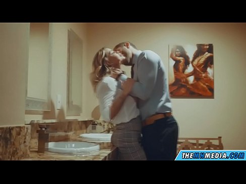 ❤️ Thaum ib tug busty blonde ntxias koj nyob rau hauv ib tug pej xeem chav dej ❌ Russian porn ntawm hmn.villagesexvideos.ru% Ib ❤